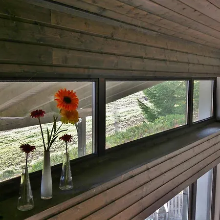 Holiday home Waldrand-panorama: Komfortables Mit Südlage Lissendorf